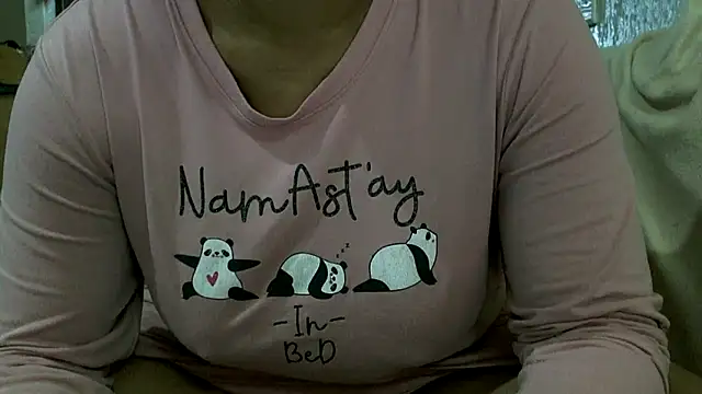 Snapshot of NewBeginnings8 chatting on June 2026 06:52:02 AM NewBeginnings8 online show from June 2026 06:52:02 AM