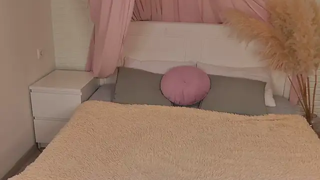 Snapshot of Helena_Amour chatting on December 2025 06:25:02 AM Helena Amour online show from December 2025 06:25:02 AM