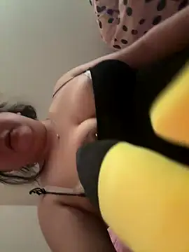 Snapshot of bratapple420 chatting on November 2025 10:09:01 AM bratapple420 online show from November 2025 10:09:01 AM