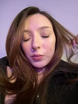 LilluKatten online show from March 2026 12:39:02 PM