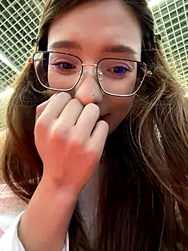 LilluKatten online show from December 2025 07:42:02 AM