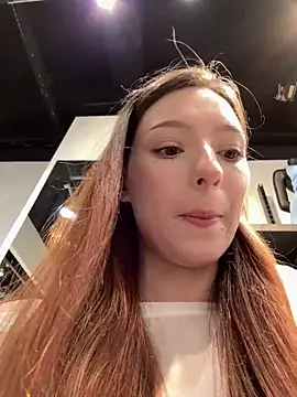 Snapshot of LilluKatten chatting on May 2026 10:43:01 AM LilluKatten online show from May 2026 10:43:01 AM