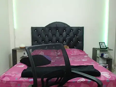 Girlbigtits online show from November 2025 03:07:01 AM