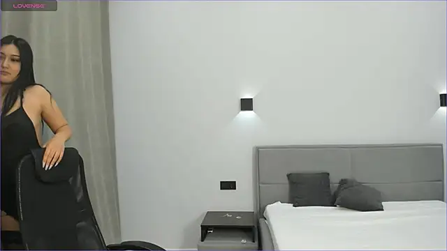 Snapshot of Yunamini chatting on November 2025 07:28:02 PM Yunamini online show from November 2025 07:28:02 PM