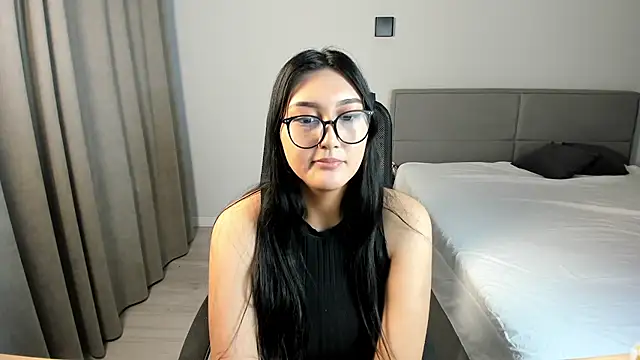 Snapshot of Yunamini chatting on November 2025 07:14:02 PM Yunamini online show from November 2025 07:14:02 PM