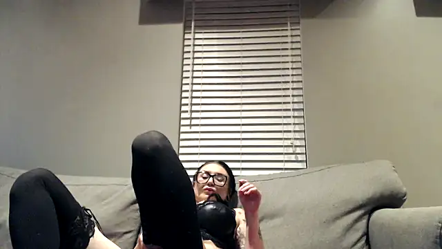 Holyplastic online show from November 2025 01:21:01 AM