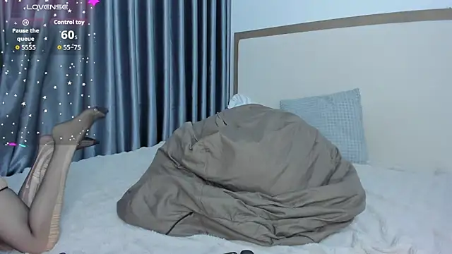 Snapshot of YunaBlossomy chatting on February 2026 10:24:02 AM YunaBlossomy online show from February 2026 10:24:02 AM