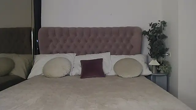 Sandra angel  online show from November 2025 12:03:02 AM