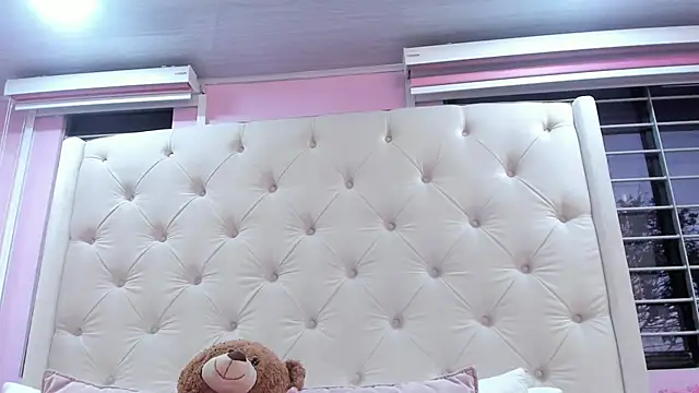 scarlett leblanc  online show from March 2026 11:44:01 AM