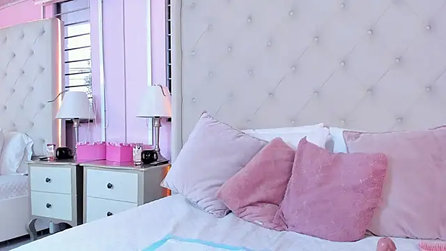 scarlett leblanc  online show from February 2026 02:13:02 PM