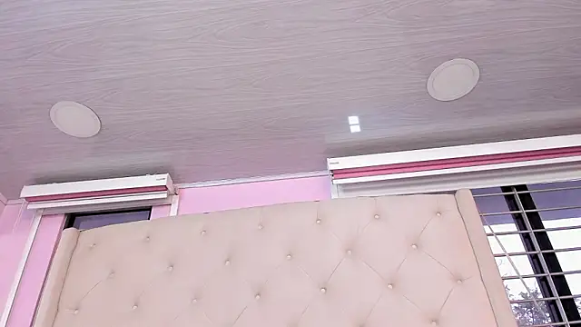 scarlett leblanc  online show from February 2026 01:33:02 PM