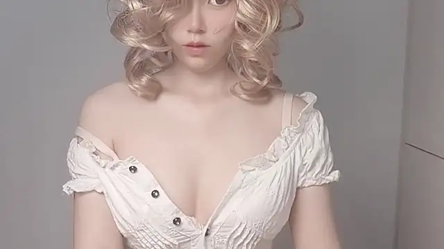 JuliaNoir online show from April 2026 06:50:02 AM