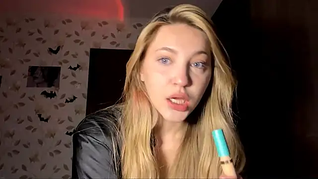 Snapshot of OrethaEredia chatting on November 2025 03:17:01 PM OrethaEredia online show from November 2025 03:17:01 PM