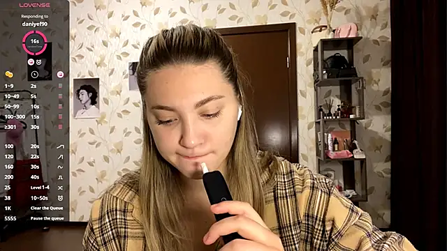 Snapshot of OrethaEredia chatting on November 2025 06:52:02 PM OrethaEredia online show from November 2025 06:52:02 PM