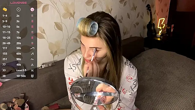 Snapshot of OrethaEredia chatting on December 2025 05:01:01 PM OrethaEredia online show from December 2025 05:01:01 PM