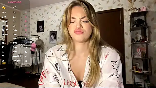 Snapshot of OrethaEredia chatting on November 2025 03:49:01 PM OrethaEredia online show from November 2025 03:49:01 PM