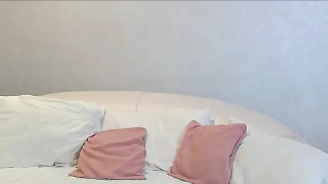 Molly Mavis online show from November 2025 03:54:01 AM