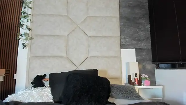 Liia Leens online show from February 2026 05:07:01 AM