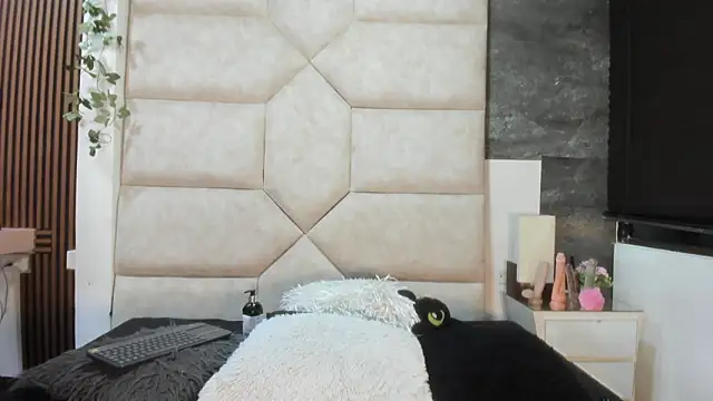 Liia Leens online show from February 2026 04:45:02 AM