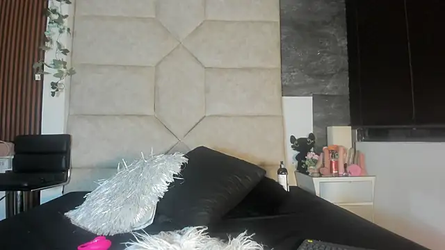 Liia Leens online show from February 2026 03:37:01 AM