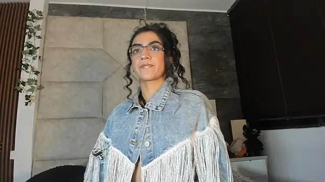 Liia Leens online show from February 2026 02:24:01 AM