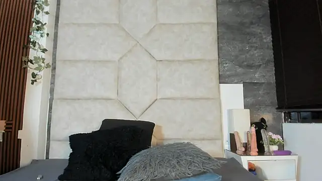 Liia Leens online show from February 2026 04:32:02 AM