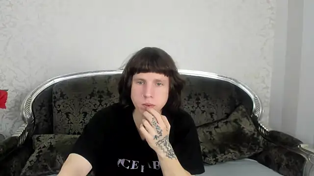 Snapshot of TommyCrown chatting on October 2025 10:23:02 AM TommyCrown online show from October 2025 10:23:02 AM