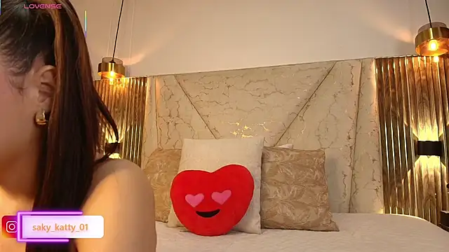 Kat Saky online show from April 2026 11:44:02 PM