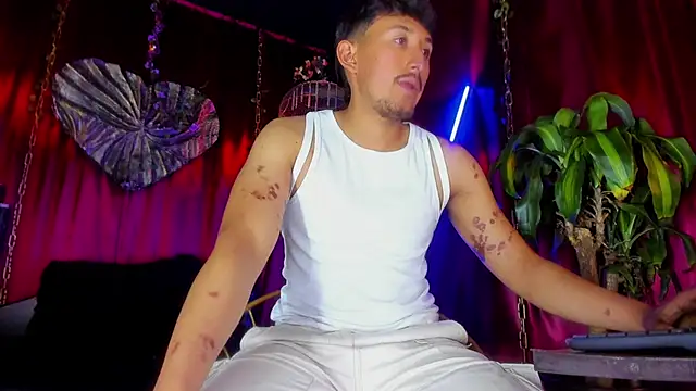 Snapshot of x_heros_x chatting on November 2025 03:17:01 PM x heros x online show from November 2025 03:17:01 PM