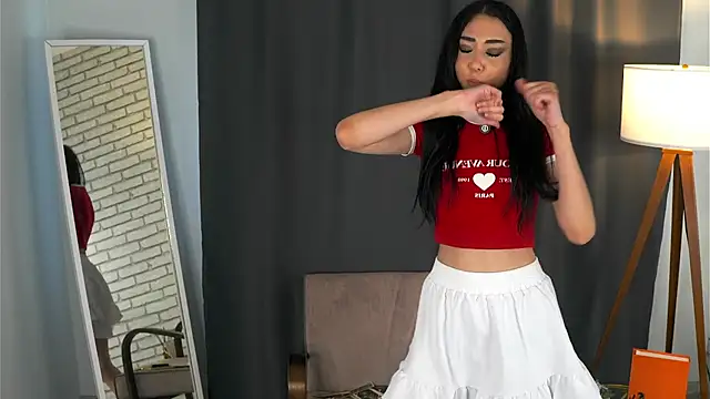 Snapshot of MaidaCalIe chatting on October 2025 05:15:02 AM MaidaCalIe online show from October 2025 05:15:02 AM