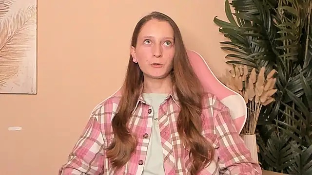 Snapshot of EwaBuiKama chatting on October 2025 03:19:02 PM EwaBuiKama online show from October 2025 03:19:02 PM