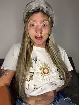 Crystall 15 online show from November 2025 12:47:01 AM