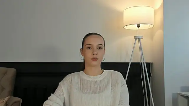 Snapshot of TovaDage chatting on October 2025 09:06:02 AM TovaDage online show from October 2025 09:06:02 AM