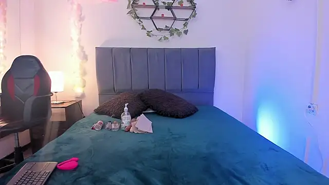 Lucerop  online show from March 2026 03:47:02 AM