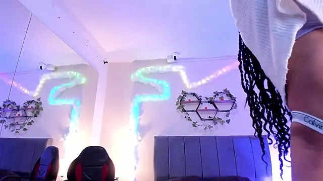 Lucerop  online show from April 2026 03:32:02 AM