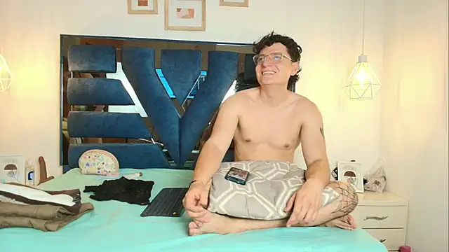 Zoe And Dylan  online show from April 2026 12:12:02 PM