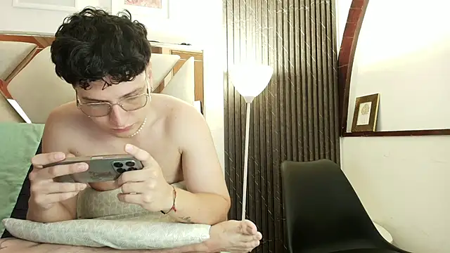 Zoe And Dylan  online show from July 2026 01:02:01 PM