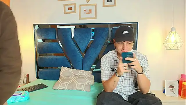 Zoe And Dylan  online show from February 2026 12:46:02 PM