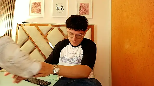 Zoe And Dylan  online show from August 2026 12:31:01 PM