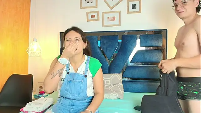 Zoe And Dylan  online show from February 2026 02:36:01 PM