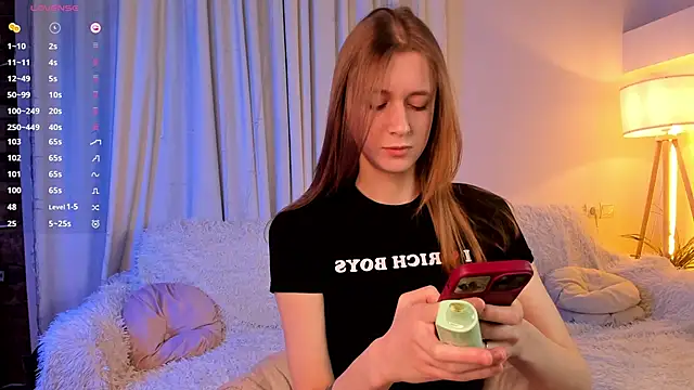 SweetVee online show from April 2026 06:42:01 AM