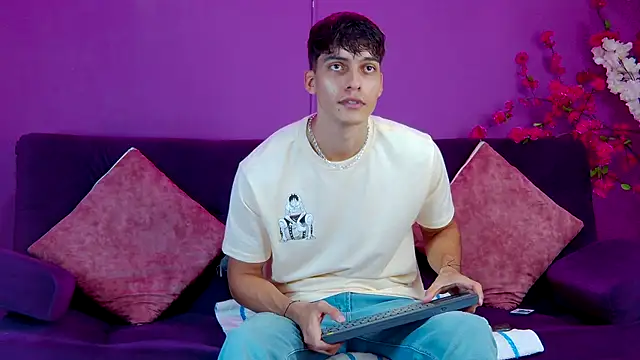 AlessioVitale online show from November 2025 12:27:01 PM