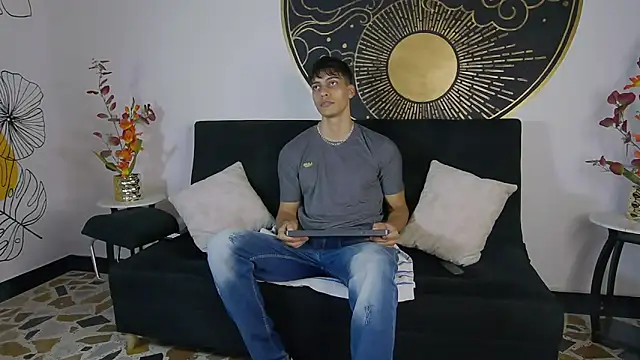 AlessioVitale online show from November 2025 12:32:01 PM