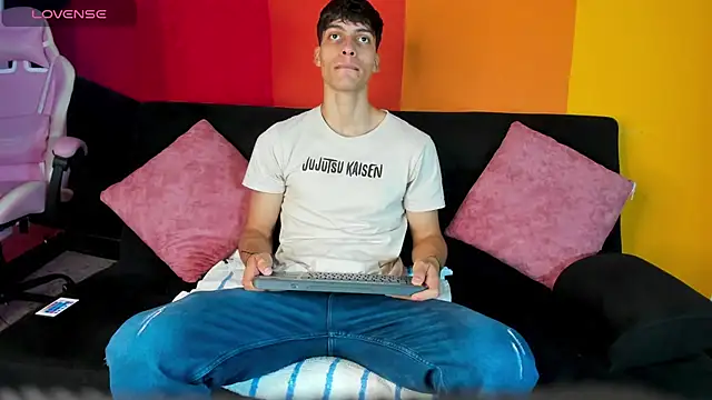 AlessioVitale online show from December 2025 12:07:02 PM