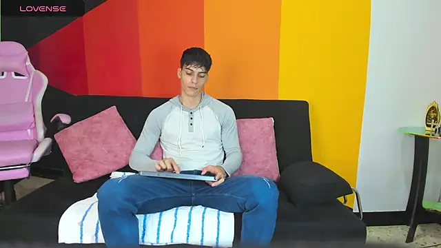 AlessioVitale online show from December 2025 12:17:02 PM