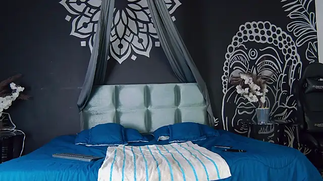 AlessioVitale online show from December 2025 12:18:01 PM