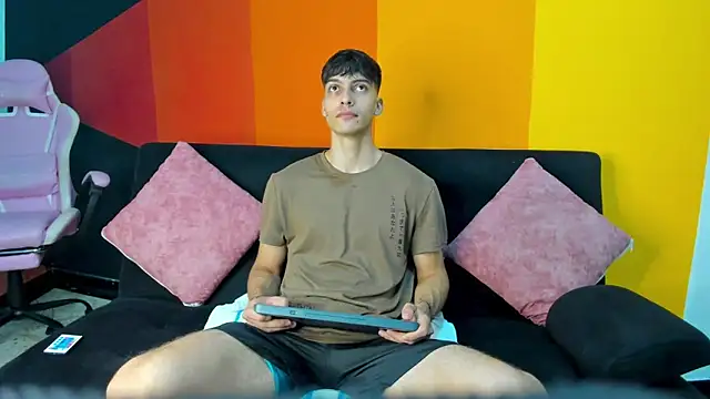 AlessioVitale online show from December 2025 12:04:01 PM