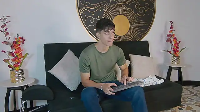 AlessioVitale online show from November 2025 12:31:01 PM