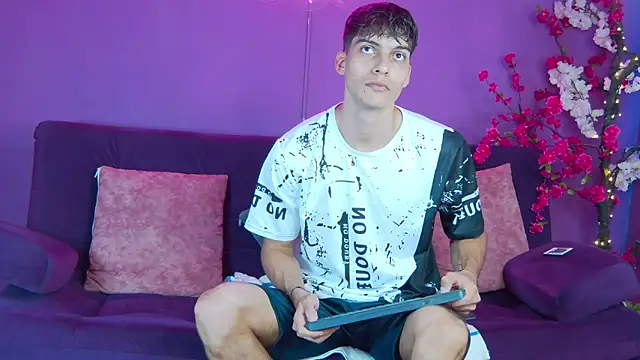 AlessioVitale online show from November 2025 12:16:02 PM