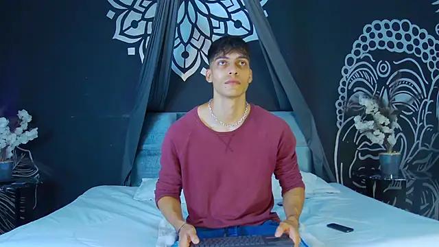 AlessioVitale online show from December 2025 12:04:02 PM